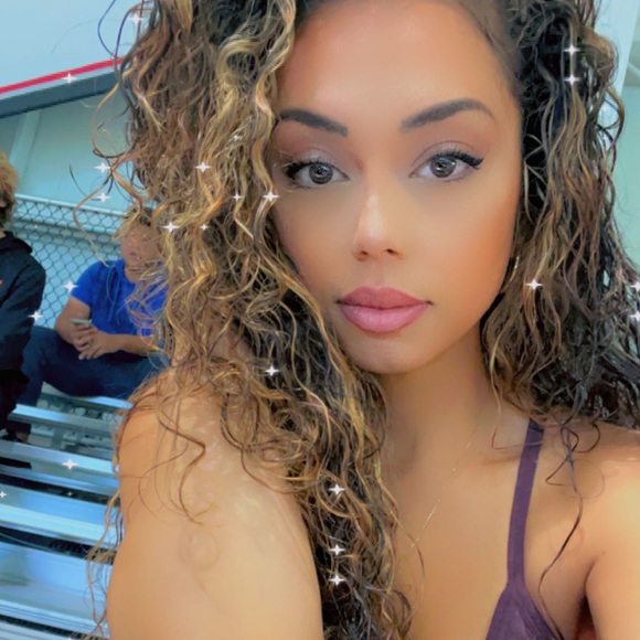 Meet your Posher, Carily Xo💋✨💝🛍✨ - Picture 5 of 8